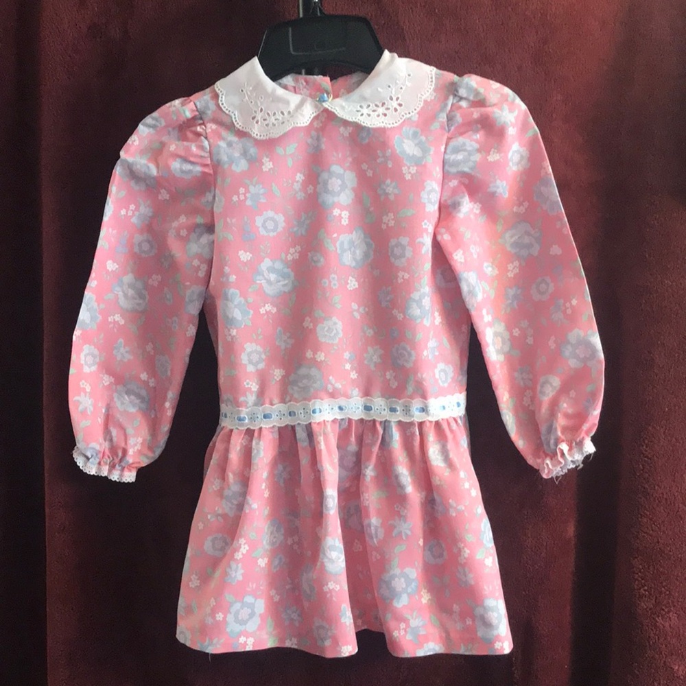 Little girls floral dress with eyelet collar and trim, Size 6. 3/4 sleeves.